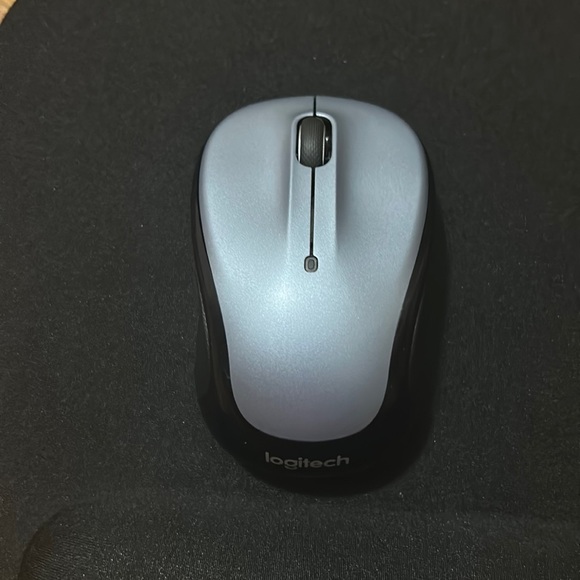 Logitech Compact Wireless Mouse - Picture 1 of 3